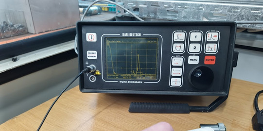 Bedienung des Ultraschallgeräts mit der Hand
